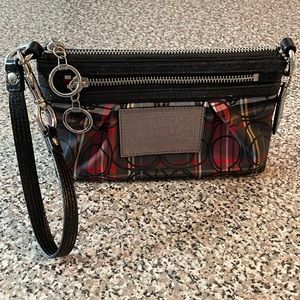 NWOT Coach Plaid Poppy Wristlet. Front zip pocket.